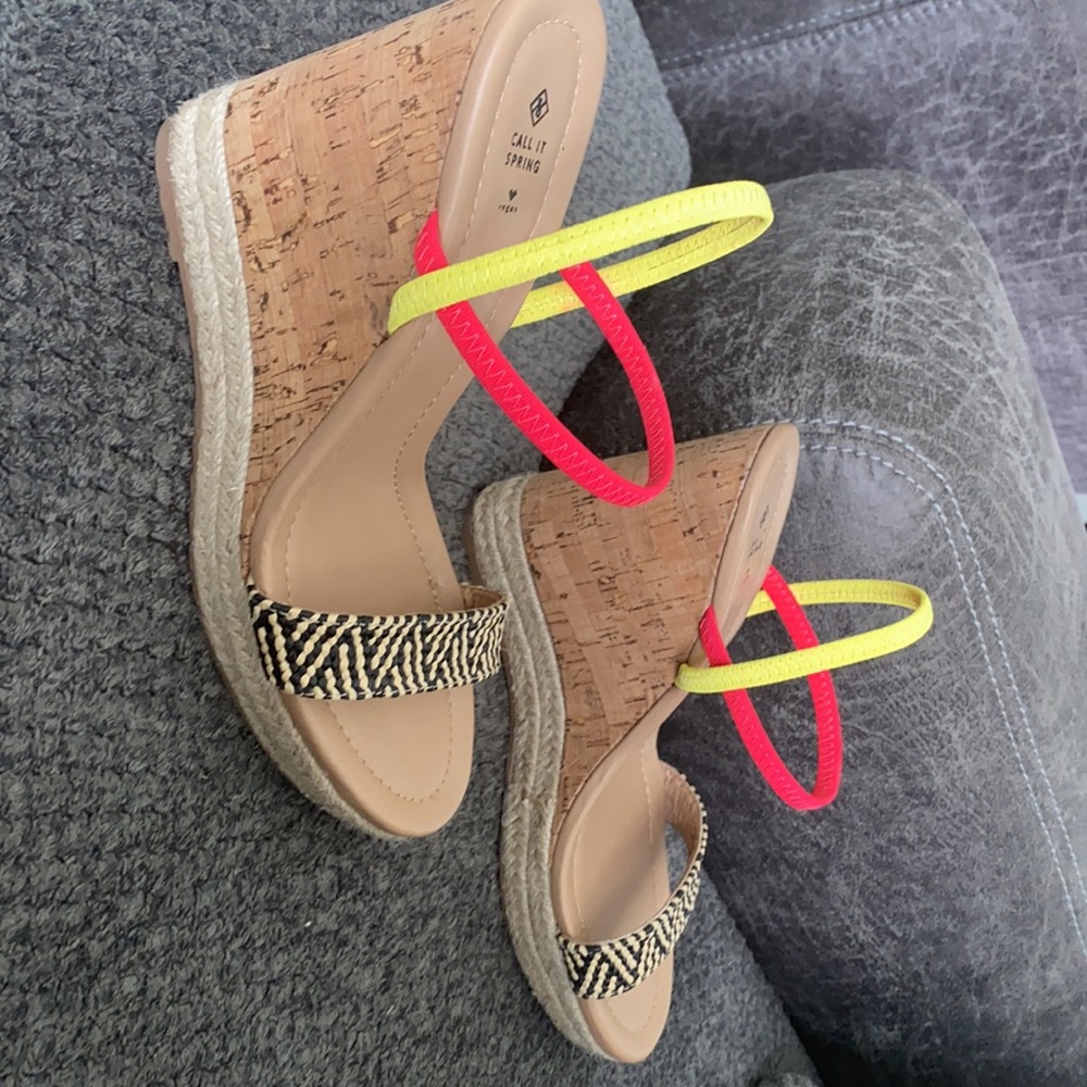 Call it Spring Wedges - Picture 2 of 7